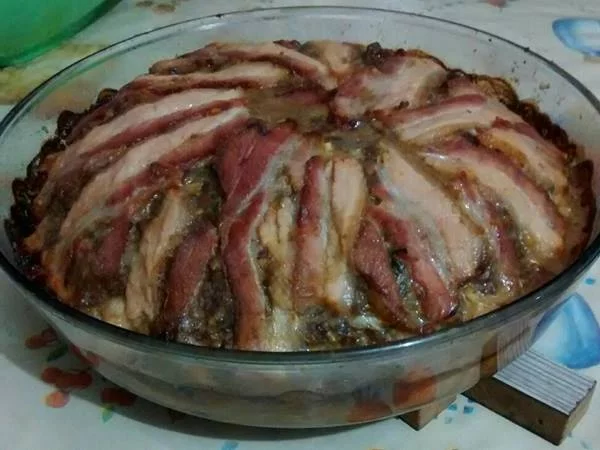 Bolo de carne com bacon super fácil e prático