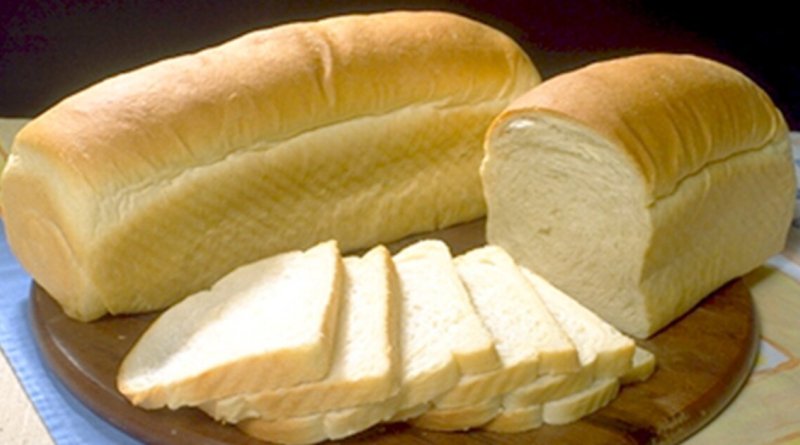 Pão de forma caseiro fácil e com poucos ingredientes