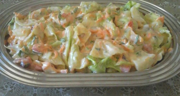 Receita de salada de repolho cremosa fácil de preparar