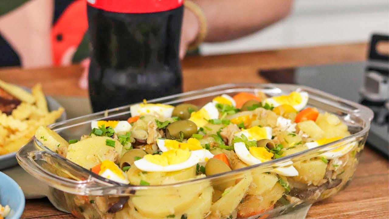 Essa salada de bacalhau maravilhosa não pode falta na sua mesa