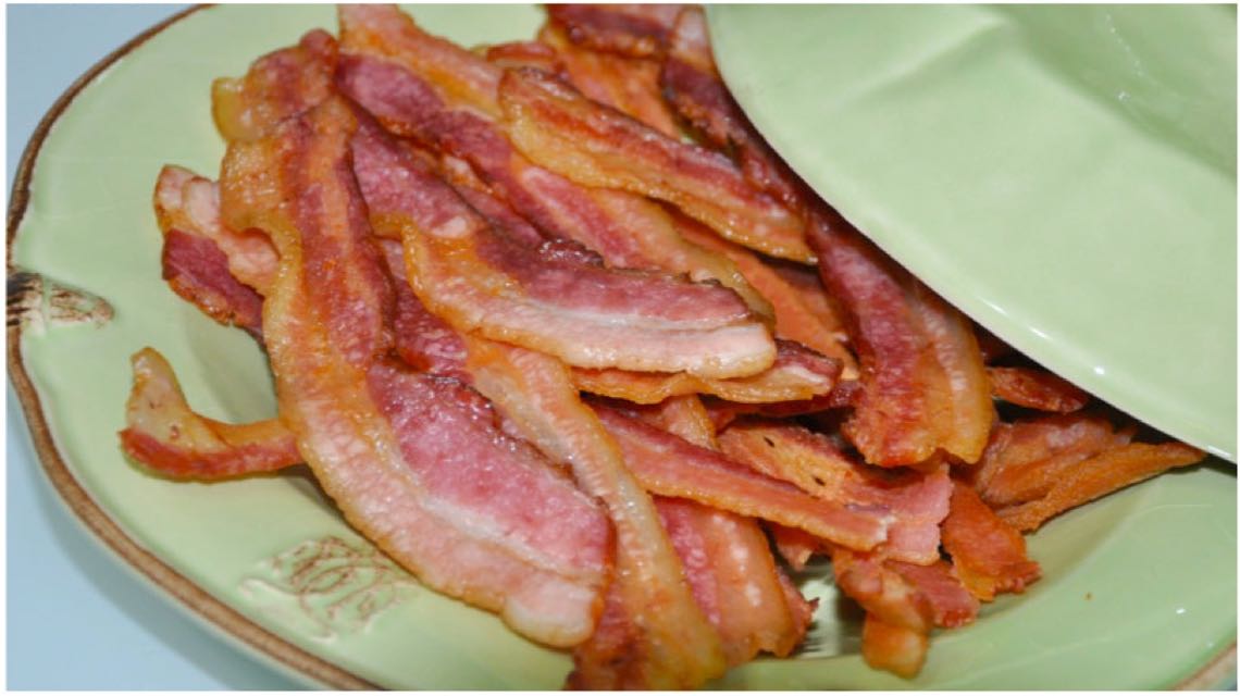 Receita de bacon crocante de microondas simples